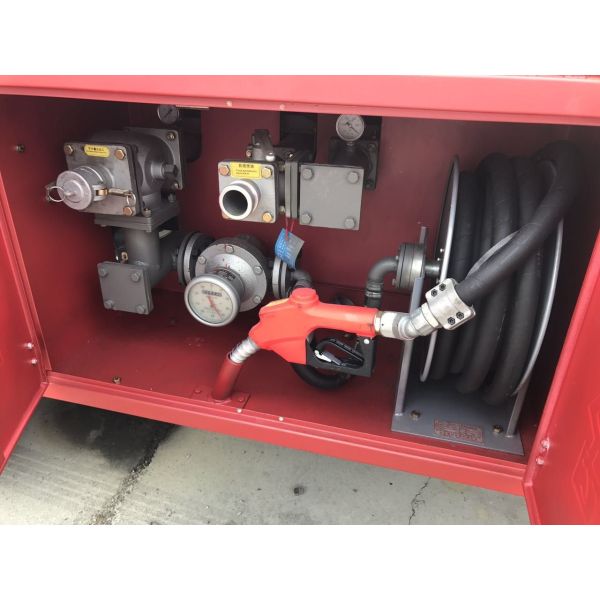 Red Color 85kw Fuel Oil Truck 5m3 Capacity With Pump And Gun CCC