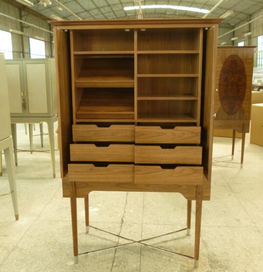 Luxury Walnut Hotel Room Wardrobe , Guest Room Closet Double Doors