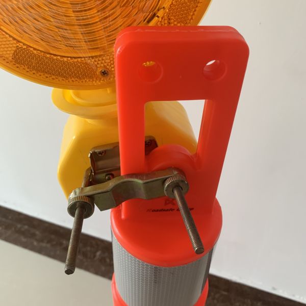 PE Material Traffic Post with Base and T-Top Delineator Bollard for Highway Road Safety