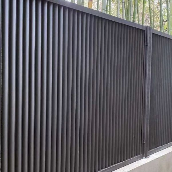 horizontal Black Aluminum Privacy Fence With Laser Cutting For Both Style And Security