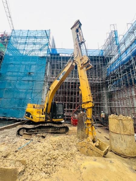 High Precision CAT320 Excavator Three-Stage Telescopic Arm BS900E For Deep Pit Engineering