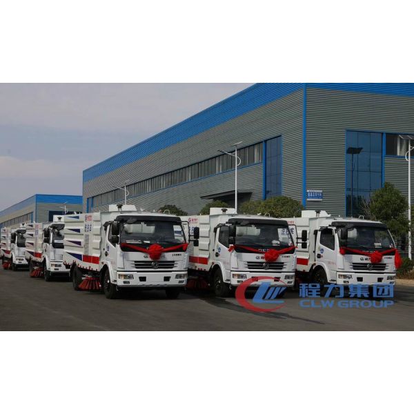 95HP Dongfeng 4X2 Street Sweeper Vacuum Truck , 5CBM City Street Sweeper Truck