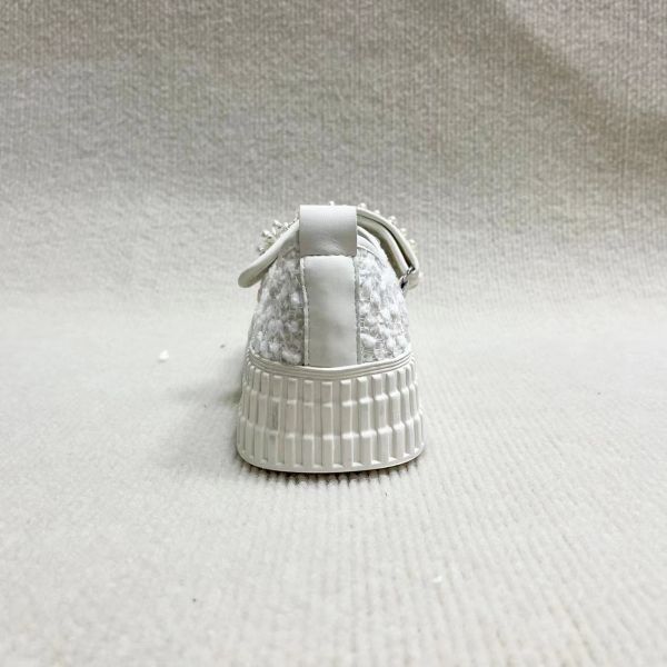 Women fashion sport shoes with pearl on surface for causal use in summer OEM