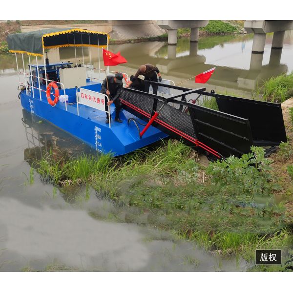 52kw Power 62 - 110 HP Tractor Power Aquatic Weed Harvester with 2000mm Working Width