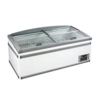 O congelador refrigerando rápido da ilha do supermercado com automóvel degela a função