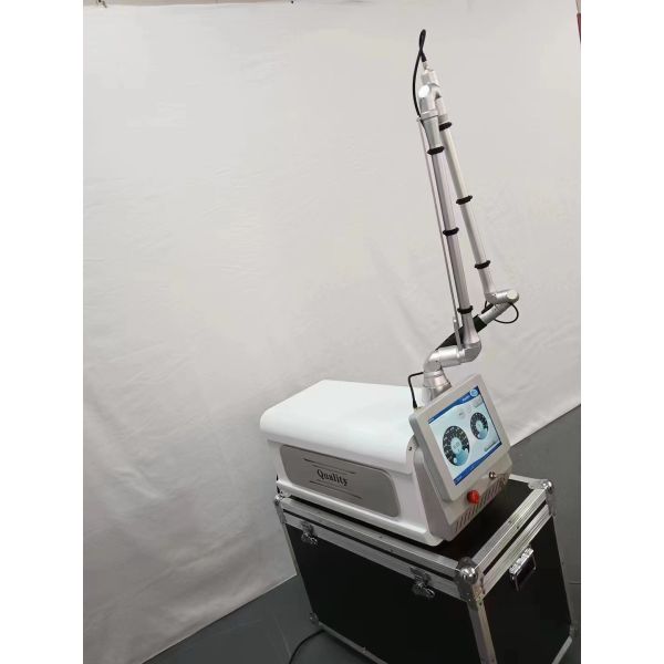 6 Wavelength IPL Laser Beauty Machine With Adjustable 6-14mm Spot 0.02s-0.99s Pulse