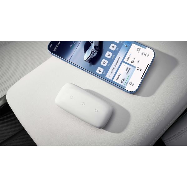 Geely L6 Embracing Cockpit and Galaxy Colorful White for 5 Seats Energy Vehicle Model