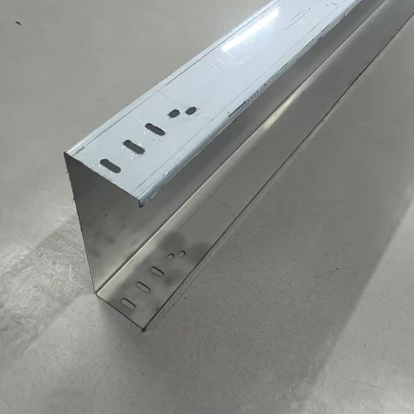 Non Combustible Stainless Iron Electric Cable Trunking For Wall Mounted Or Suspended Installation