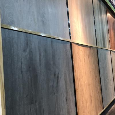 La solución definitiva del hospital Ultra delgado impermeable LVT de madera de la escalera de la banda de rodadura de azulejos de vinilo