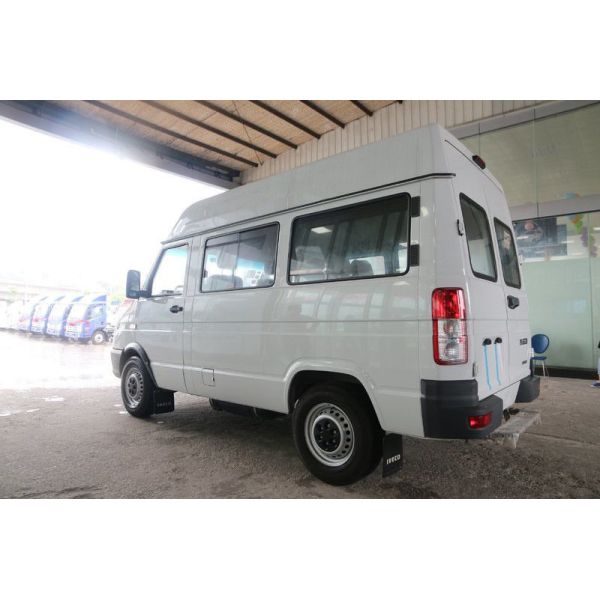 6 Seats Iveco V35 Second Hand Mini Van Euro V Emission Manual Transmission