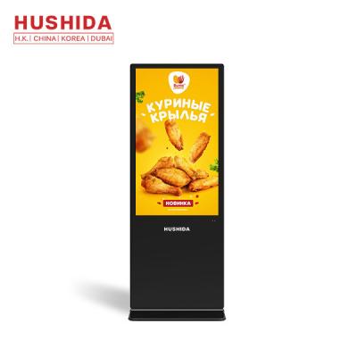 Assoalho reto que está o LCD que anuncia a solução de rede da tela da exposição HD
