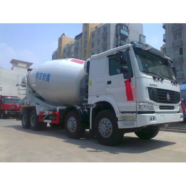 Self Loading Mixer Cement Truck 8x4 With Eton Mixer Pump , Concrete Agitator Truck