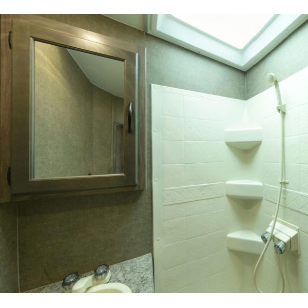 Трейлер перемещения стеклоткани 4 сезонов полно заключил трейлер перемещения раковины стеклоткани 32 дюйма