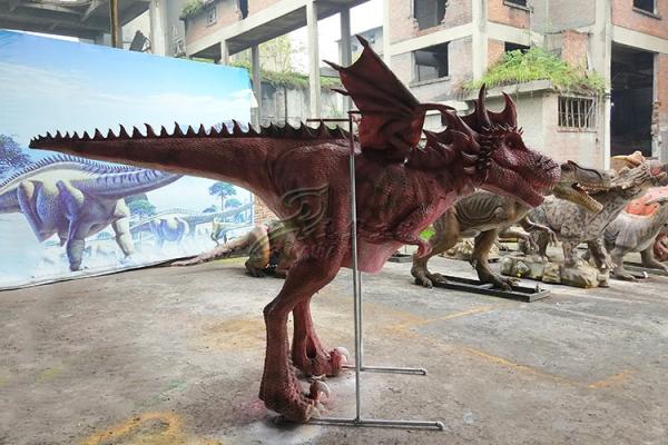 Traje ocidental feito sob encomenda do dragão do voo de 4 Metters a executar no mercado europeu