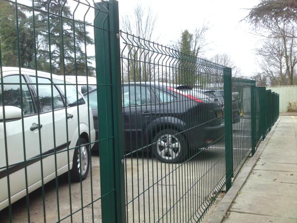 3D Curved Welded Wire Mesh Fence PVC Powder Coated Hot-Dipped Galvanized for Security Gardening Airport Construction