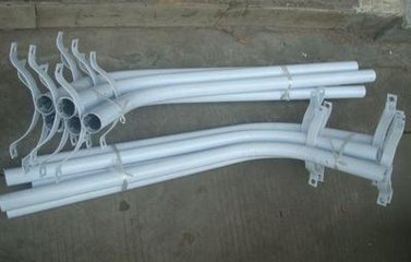 13m покрынный порошок 2 разделов и гальванизировало конический уличный свет Poles для освещения дороги