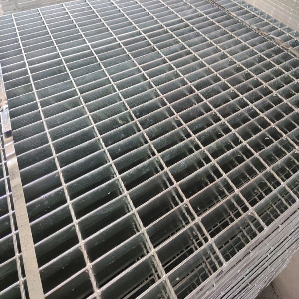 1m*7m Steel Serrated Bar Grating Industrial Floor Walkway Sea Bridge Platform