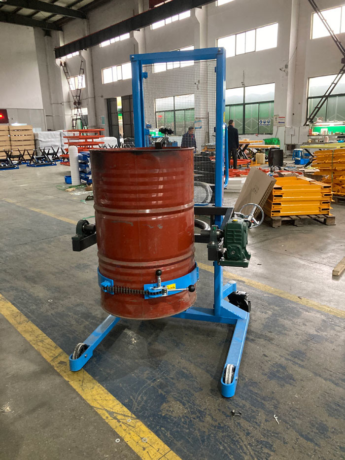 400kg запас наклона подъема штабелеукладчика Lifter барабанчика 200 литров мобильный с эксплуатируемой педалью