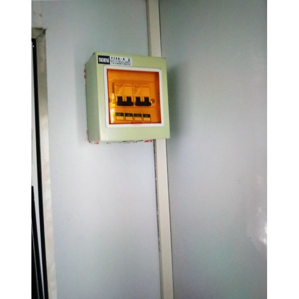 Commercial Catering Concession Trailer with 4 Road Wheels and Fully Equipped Kitchen