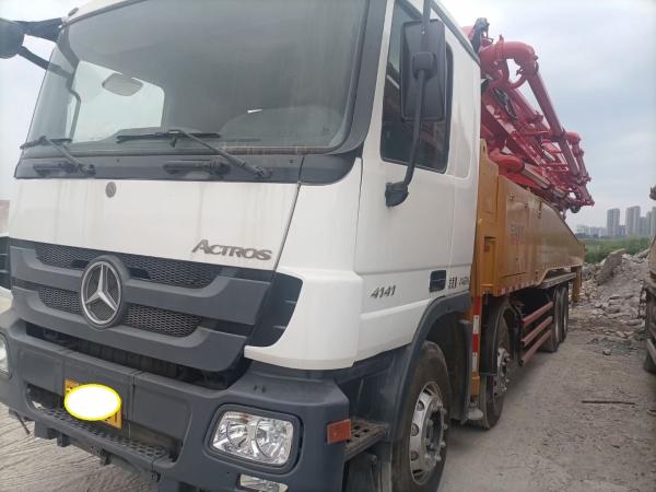 52 mètres max.Rache verticale Machine utilisée pour le béton sur châssis Benz pour le pompage du béton