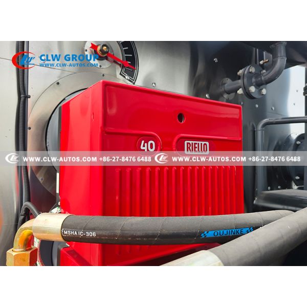 SHACMAN X3000 10m³ Asphalt Distributor Truck Precise Asphalt Spreading For Road Maintenance