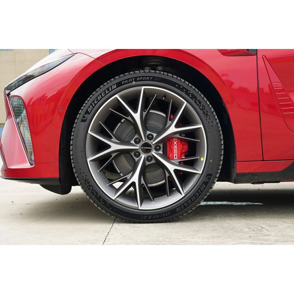 Xingtu Star Era ES Energy es un coche eléctrico de cuatro ruedas con una potencia máxima de 353 kW y una velocidad de carga rápida en 2024.08