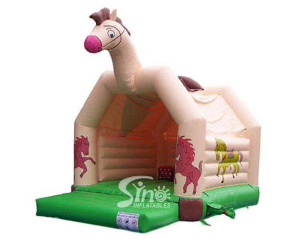 O castelo bouncy inflável do cavalo exterior quente das crianças da venda fez do encerado do pvc da parte superior 0.55mm dos sino inflatables