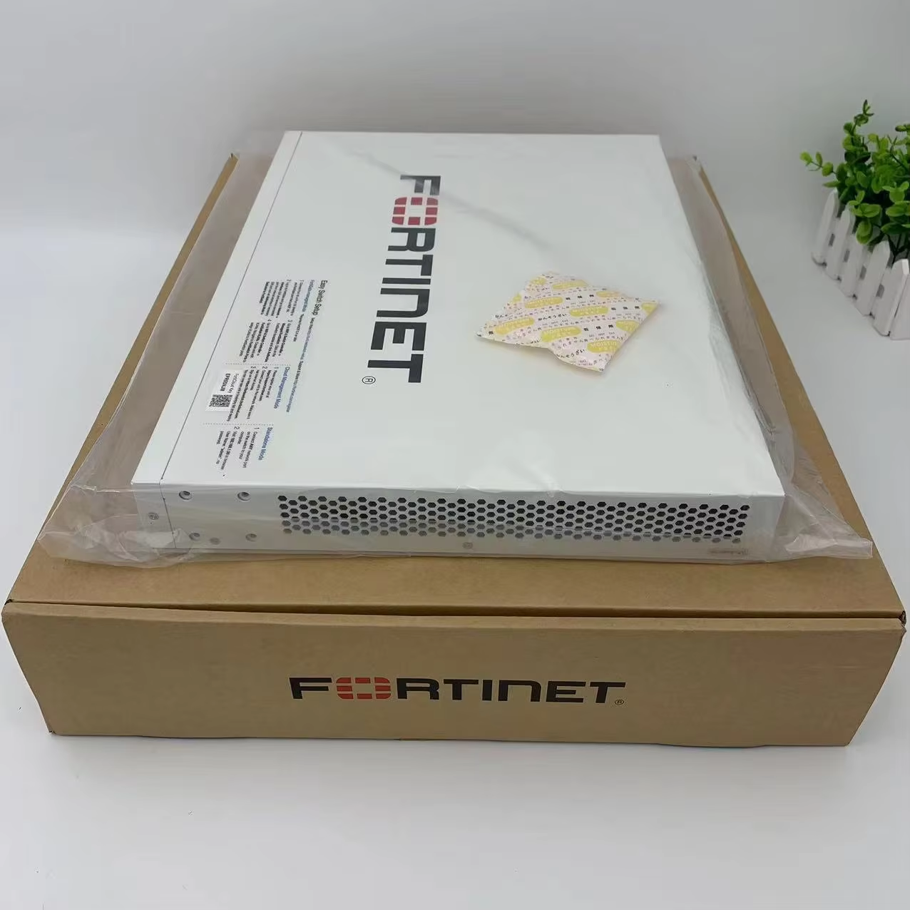 Original Fortinet Fortiswitch 124F FS-124F 24 Port Network Switch with 10/100/1000Mbps and 128 Gbps Switching Capacity