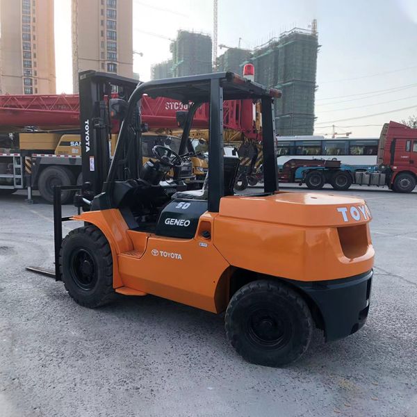 5 tons Toyota diesel forklift with automatic transmission load center distance 600mm