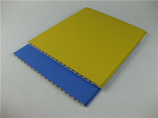 Прокатанные желтым цветом панели потолка ПВК, панели крыши ПВК изоляции жары