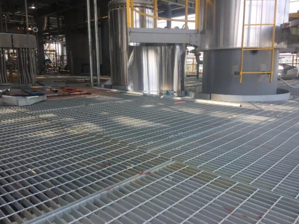 Heavy-Duty Slip-Resistant Galvanized Steel Grating for Walkways and Platforms