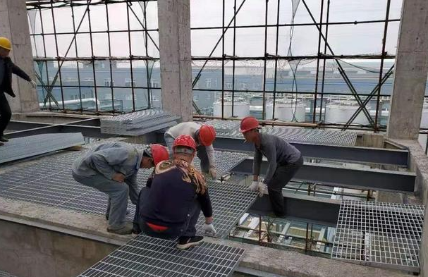 Zinc Carbon Steel Grating Steel Grid Floor Plate For High Altitude Platform