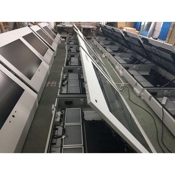 Free Standing Led Digital Signage , Lcd Advertising Display Windows I3 I5 1037k J1900