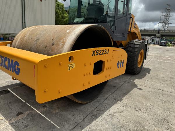 Used XCMG XS223J Vibratory Roller 22 Ton 2.13m Drum Width