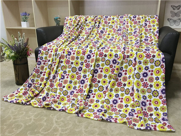 Colored Lightweight Flannel Blanket , Soft Printed 100 Polyester Throw Blanket