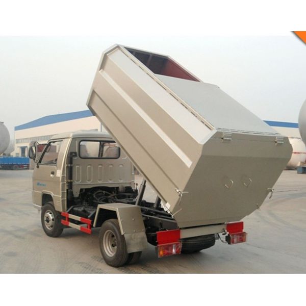 FOTON 4X2 2000 Liters Small Dumpster Garbage Truck , 6 Wheels 2cbm Mini Garbage Truck