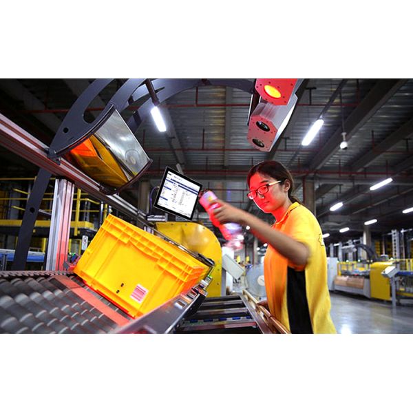 23.6-inch Fanless Industrial Touch Panel PC Rugged Embedded Computer USB/VGA/COM Interfaces All-in-One Machine 10-Point Touch 1
