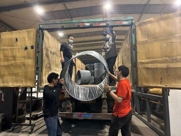 Tape à manchon thermiquement rétrécissable en PE reliée par rayonnement HSS pour joint de fin de tuyauterie pré-isolant