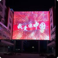 Publicité extérieure Écran de grille LED Matériau PVC Pitch de pixels personnalisé