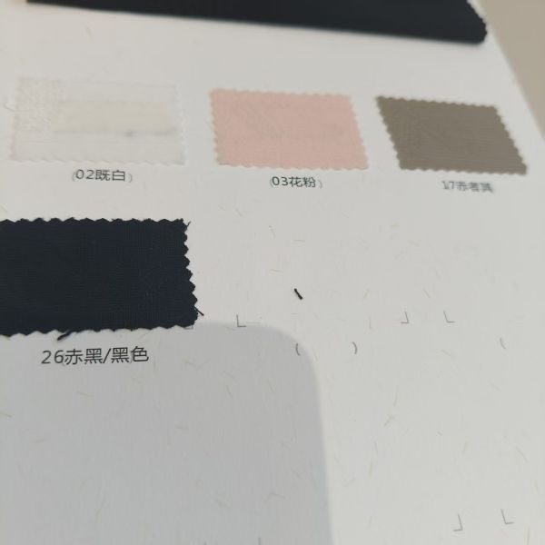 Fabrique de vêtements en polyester de mode 67% Polyester 19% Coton 14% Tencel Tissu lisse 110GSM