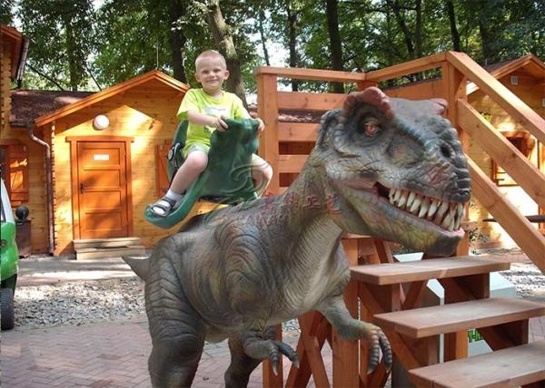 Passeio Animatronic do dinossauro da prova da chuva com pele macia da borracha de silicone para o parque