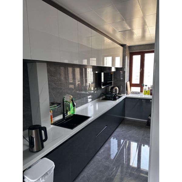 Apartment High Glossy Lacquer Doors Free Handles Modern Kitchen Furniture