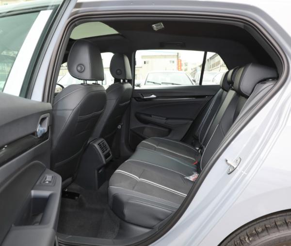 VW Volkswagen Golf de Volkswagen 2023 assentos da porta 5 do carro 5 do carro com porta traseira do estojo compacto 200TSI