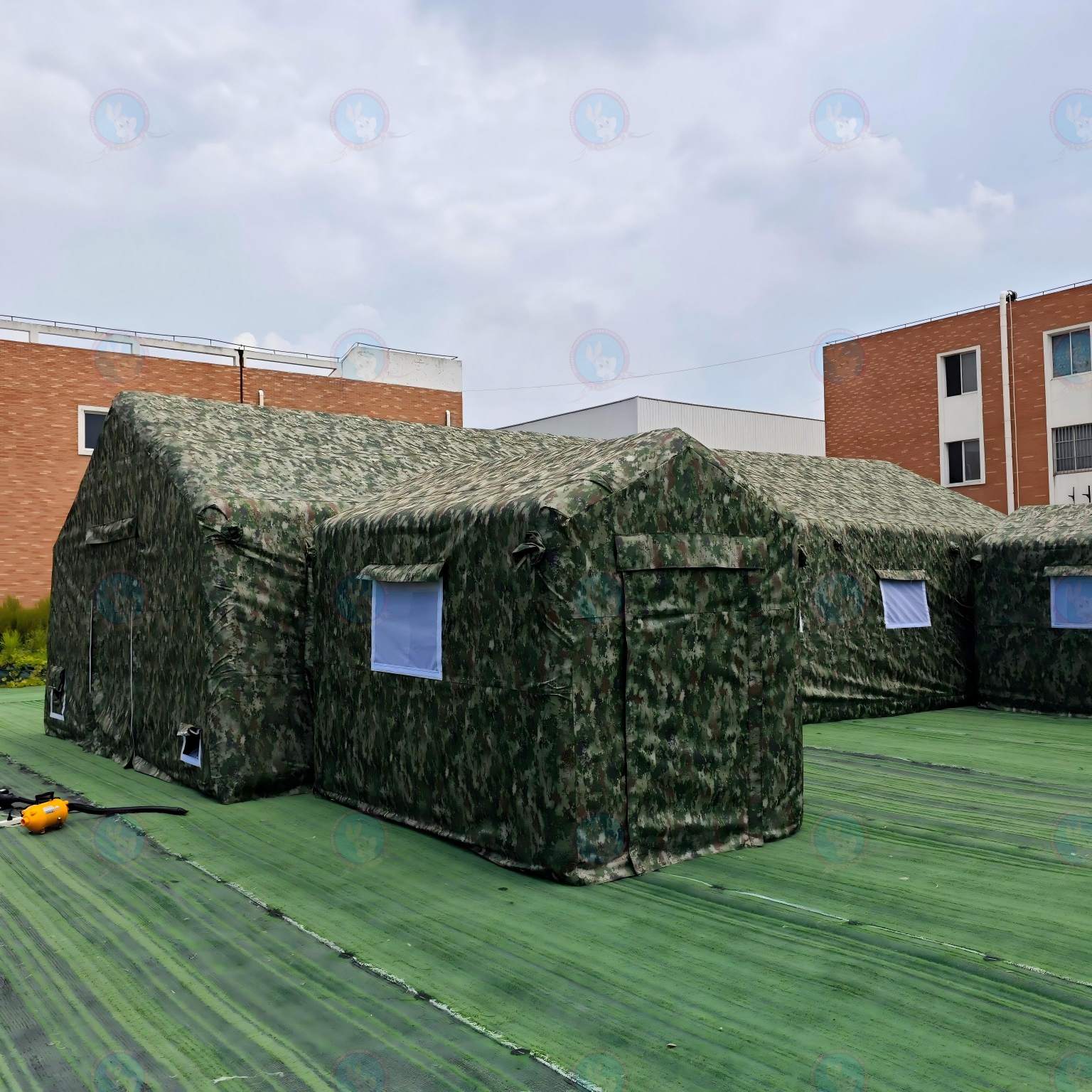 China Factory Custom Inflatable Outdoor Tent Great Value Large Medical Shelter Warehouse Tent Event Camouflage Emergency Use