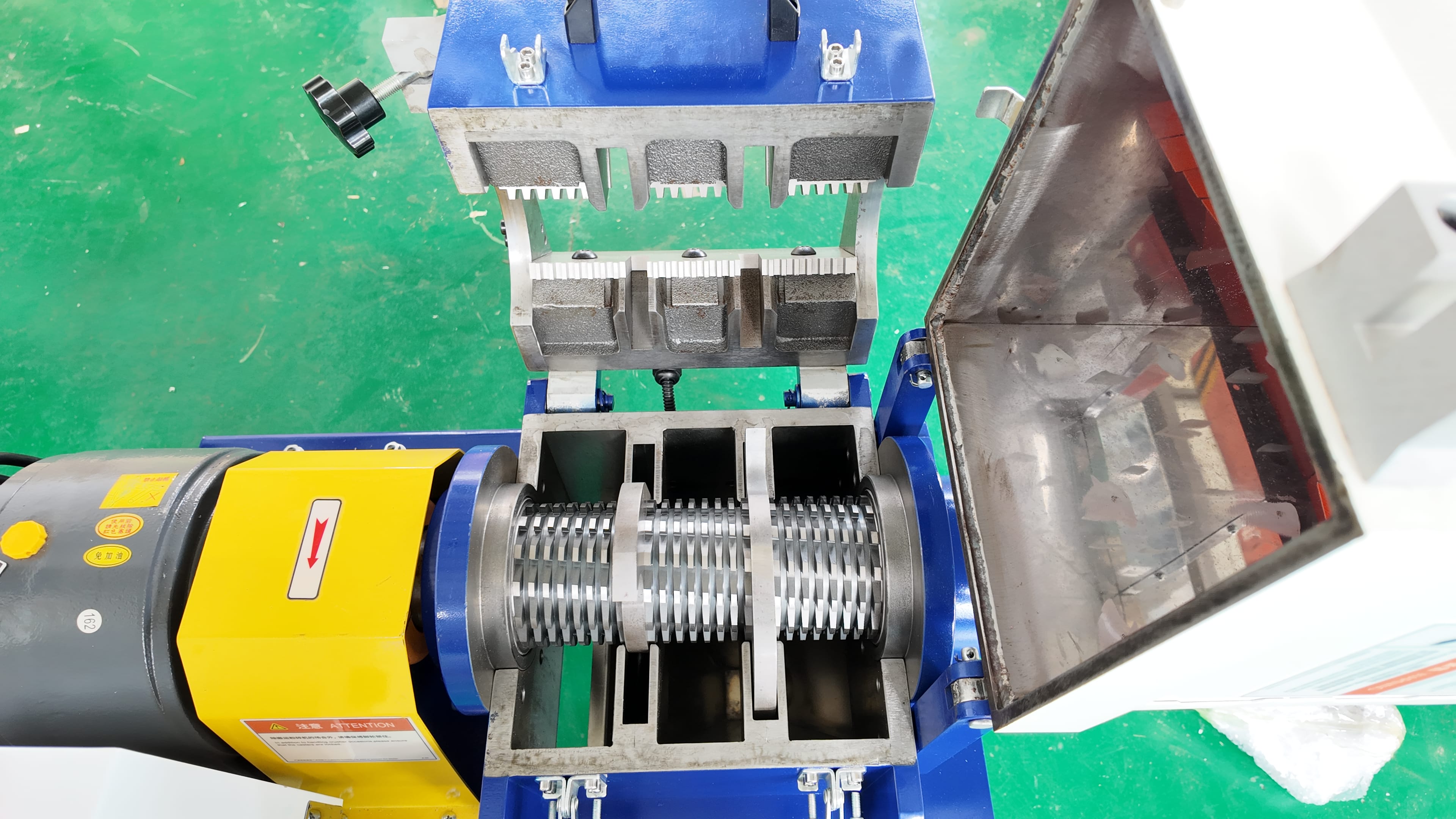Injection Waste Online Crushing Machine Low Speed Silence Crusher
