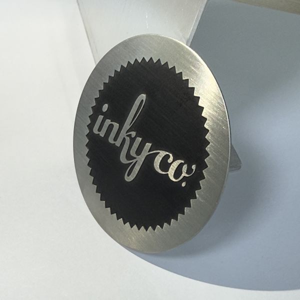 Customized Circular Etched Stainless Steel Nameplate Filled With Black Paint