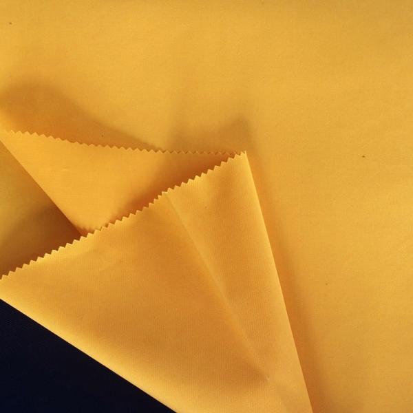 Camisas de espandéx de algodón de poliéster tejido de palomita de 160 gramos de tejido de color natural