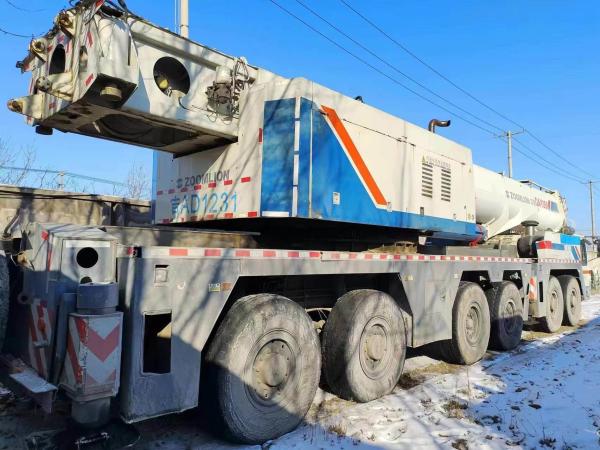 Cran de camion zoomlion de 220 tonnes pour le levage d'équipements lourds Hauteur maximale de levage 40 m