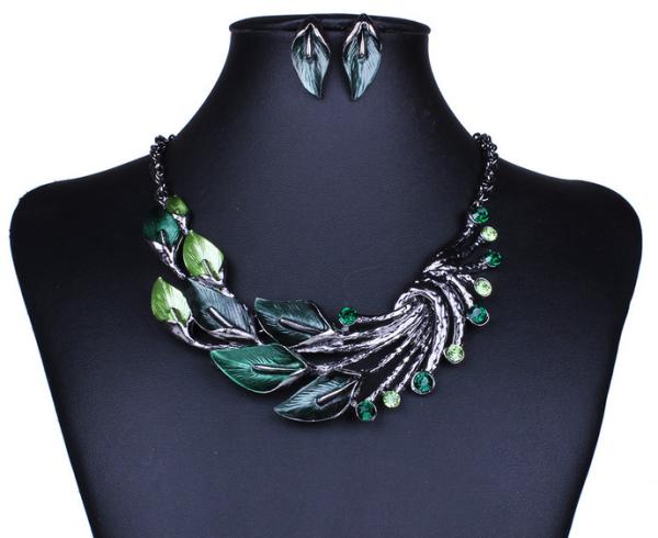 European and American retro color drip plus drill leaves sweater chain kit