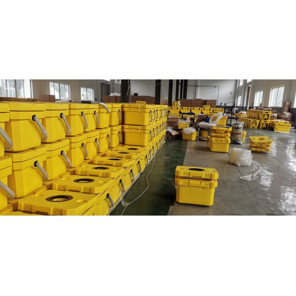Rotational molding Machine Shuttle Rotomolding Machine For Plastic Water Tank